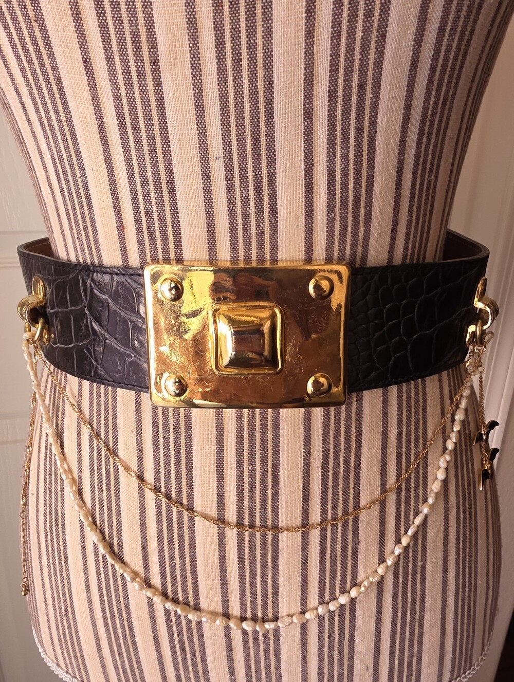 Vintage Streets Ahead Leather Belt Chic Embossed Art Deco Gold Hardware D-Rings - Picture 12 of 12